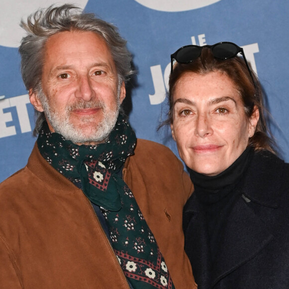 Quelques mois après son gros accident de scooter, Daphné Roulier a donné de ses nouvelles à travers les pages de "Madame Figaro"
Antoine de Caunes et sa femme Daphné Roulier - Avant-première du film "Le Nouveau Jouet" au Grand Rex à Paris. © Coadic Guirec/Bestimage