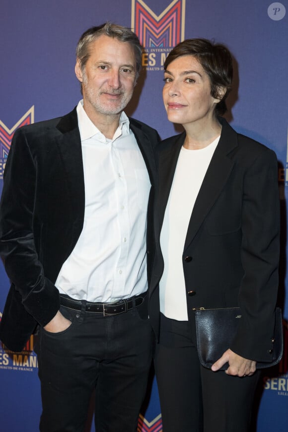 Et puis, avec le temps, la journaliste a "fini par prendre goût à ces vacances forcées, sur le bas-côté".
Exclusif - Antoine de Caunes et sa femme Daphné Roulier - Photocall du dîner de gala Séries Mania à l'hôtel Salomon de Rothschild à Paris, France, le 30 janvier 2019. © Olivier Borde/Bestimage