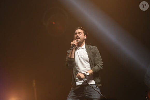 En se fiant aux indices.
Exclusif - Florent Mothe - Concert du groupe The Jokers à l'occasion des 25 ans de l'association ELA à l'Olympia à Paris, le 21 mai 2017. © CVS/Bestimage 