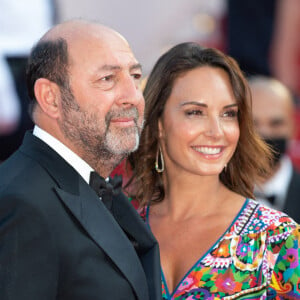 Julia Vignali et Kad Merad ont décidé de ne pas se laisser faire.
Kad Merad et Julia Vignali sur le tapis rouge, assistant à la projection finale de "OSS 117" à la cérémonie de clôture qui s'est tenue au Palais des Festivals à Cannes. Nicolas Genin/ABACAPRESS.COM