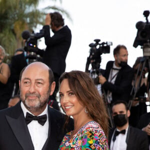 Julia Vignali et Kad Merad assistent à la dernière projection de "OSS 117 : Alerte Rouge en Afrique Noire" et à la cérémonie de clôture du 74e Festival de Cannes, le 17 juillet 2021 à Cannes. Shootpix/ABACAPRESS.COM