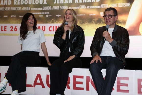 La productrice Caroline Arné, la réalisatrice-actrice Laurence Arné et Dany Boon - Avant-première du film "La Famille Hennedricks" au cinéma CGR Villenave-d'Ornon (Gironde), le 25 mai 2024.