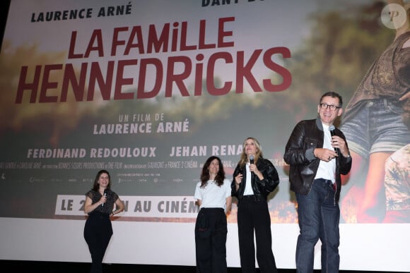 La productrice Caroline Arné, la réalisatrice-actrice Laurence Arné et Dany Boon - Avant-première du film "La Famille Hennedricks" au cinéma CGR Villenave-d'Ornon (Gironde), le 25 mai 2024.