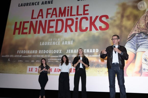 Une belle aventure en famille 
La productrice Caroline Arné, la réalisatrice-actrice Laurence Arné et Dany Boon - Avant-première du film "La Famille Hennedricks" au cinéma CGR Villenave-d'Ornon (Gironde), le 25 mai 2024.