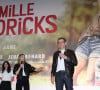 Il s'agit de "La Famille Hennedricks" en salles le 26 juin prochain
La productrice Caroline Arné, la réalisatrice-actrice Laurence Arné et Dany Boon - Avant-première du film "La Famille Hennedricks" au cinéma CGR Villenave-d'Ornon (Gironde), le 25 mai 2024.