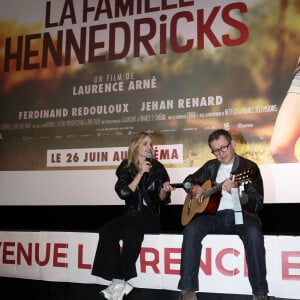 La réalisatrice-actrice Laurence Arné et Dany Boon - Avant-première du film "La Famille Hennedricks" au cinéma CGR Villenave-d'Ornon (Gironde), le 25 mai 2024.