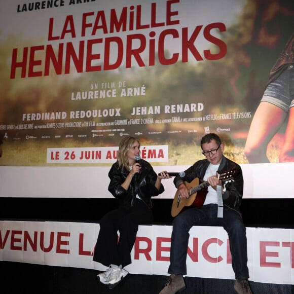 La réalisatrice-actrice Laurence Arné et Dany Boon - Avant-première du film "La Famille Hennedricks" au cinéma CGR Villenave-d'Ornon (Gironde), le 25 mai 2024.