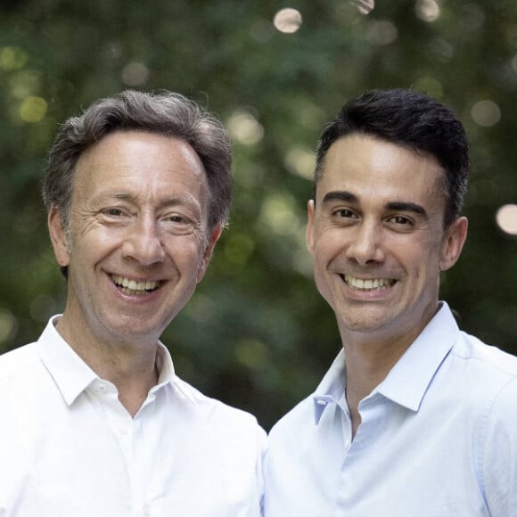 Stéphane Bern pose avec sa compagne Yori Bailleres dans leur propriété du Perche, le collège militaire et royal de Thiron-Gardais, le 24 juin 2023. David Niviere/ABACAPRESS.COM