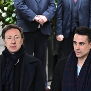 Stéphane Bern et Yori Bailleres lors de la cérémonie d'enterrement de Frédéric Mitterrand à l'église Saint-Thomas d'Aquin à Paris, le 26 mars 2024. DNPhotography/ABACAPRESS.COM