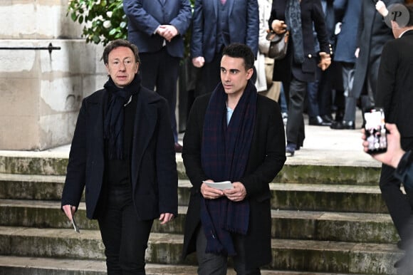 Stéphane Bern et Yori Bailleres lors de la cérémonie d'enterrement de Frédéric Mitterrand à l'église Saint-Thomas d'Aquin à Paris, le 26 mars 2024. DNPhotography/ABACAPRESS.COM