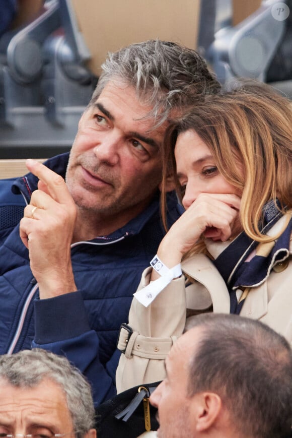 Xavier de Moulins et sa femme Anaïs Bouton - Célébrités dans les tribunes des Internationaux de France de tennis de Roland Garros 2024 à Paris le 26 mai 2024. © Moreau-Jacovides/Bestimage 