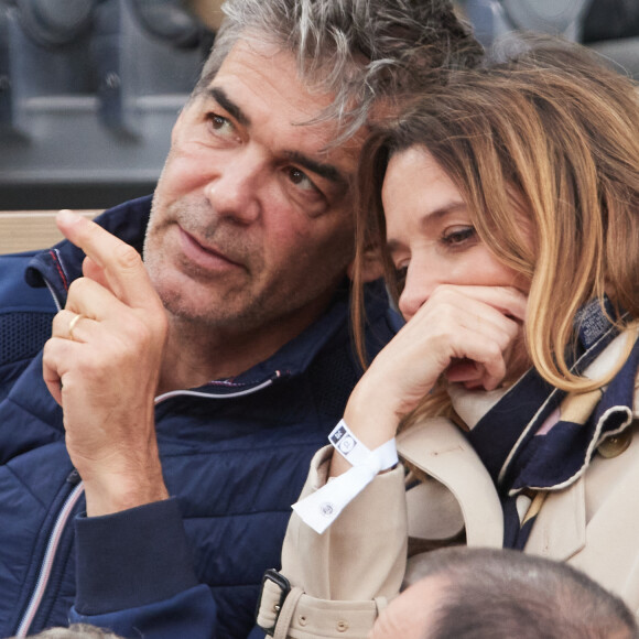 Xavier de Moulins et sa femme Anaïs Bouton - Célébrités dans les tribunes des Internationaux de France de tennis de Roland Garros 2024 à Paris le 26 mai 2024. © Moreau-Jacovides/Bestimage 