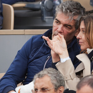 Xavier de Moulins et sa femme Anaïs Bouton - Célébrités dans les tribunes des Internationaux de France de tennis de Roland Garros 2024 à Paris le 26 mai 2024. © Moreau-Jacovides/Bestimage 