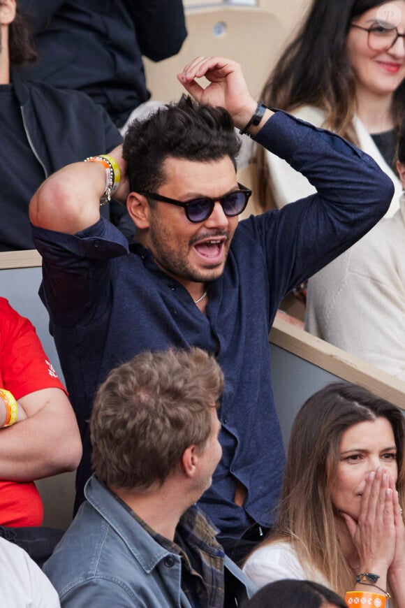 Kev Adams - Célébrités dans les tribunes des Internationaux de France de tennis de Roland Garros 2024 à Paris le 26 mai 2024. © Moreau-Jacovides/Bestimage 