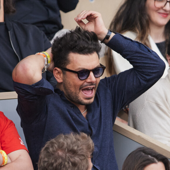 Kev Adams - Célébrités dans les tribunes des Internationaux de France de tennis de Roland Garros 2024 à Paris le 26 mai 2024. © Moreau-Jacovides/Bestimage 