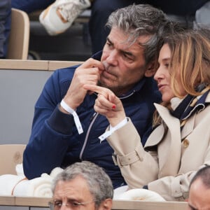 Xavier de Moulins et sa femme Anaïs Bouton - Célébrités dans les tribunes des Internationaux de France de tennis de Roland Garros 2024 à Paris le 26 mai 2024. © Moreau-Jacovides/Bestimage 