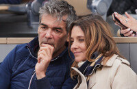 PHOTOS Xavier de Moulins et sa femme journaliste complices dans les tribunes de Roland Garros face à Kev Adams survolté