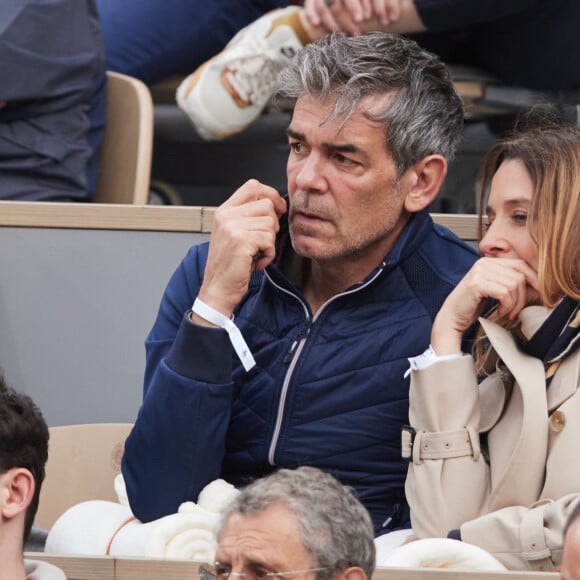 Xavier de Moulins et sa femme Anaïs Bouton - Célébrités dans les tribunes des Internationaux de France de tennis de Roland Garros 2024 à Paris le 26 mai 2024. © Moreau-Jacovides/Bestimage 