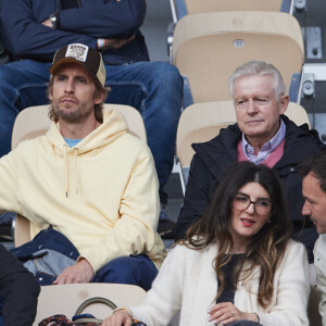 Philippe Lacheau et son père Gérard Lacheau - Célébrités dans les tribunes des Internationaux de France de tennis de Roland Garros 2024 à Paris le 26 mai 2024. © Moreau-Jacovides/Bestimage 