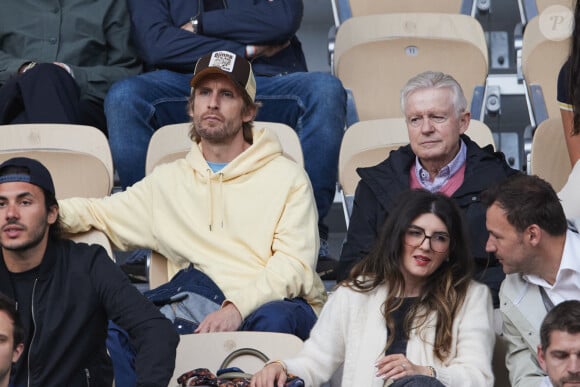 Philippe Lacheau et son père Gérard Lacheau - Célébrités dans les tribunes des Internationaux de France de tennis de Roland Garros 2024 à Paris le 26 mai 2024. © Moreau-Jacovides/Bestimage 