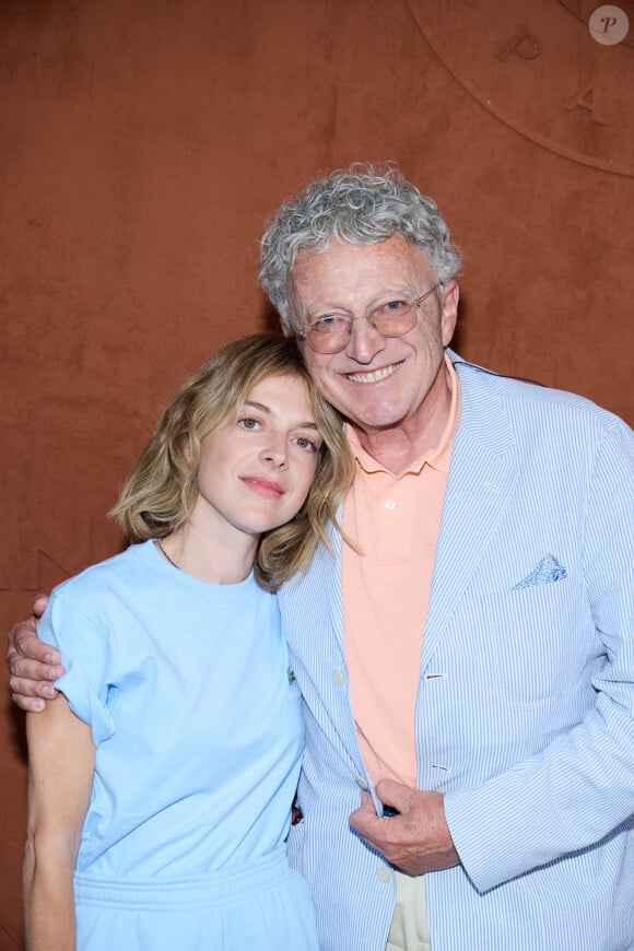 Nelson Monfort et sa fille Victoria Monfort - Personnalités au Village lors des Internationaux de France de tennis de Roland Garros à Paris. Le 31 mai 2023 © Cyril Moreau / Bestimage