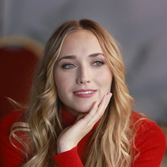 Il s'agit de Chloé Jouannet, la fille de Thomas Jouannet et Alexandra Lamy.
Chloé Jouannet lors du 27ème Festival International du Film de Comédie de l'Alpe d'Huez, France, le 18 janvier 2024. © Christophe Aubert via Bestimage