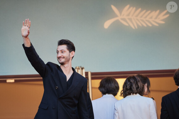 Plongé dans une piscine, il a manqué d'air et le plongeur de sécurité ne l'a pas immédiatement remarqué.
Avant-première du film « Le Comte de Monte-Cristo » lors du 77ᵉ Festival International du Film de Cannes © Olivier Borde / Bestimage