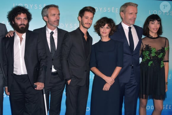 Vincent Heneine (habillé en Fendi), Jérôme Salle (réalisateur), Pierre Niney (habillé en Dior et montre Montblanc), Audrey Tautou, Lambert Wilson et Chloé Hirschman - Avant-première du film "L'Odyssée" au cinéma UGC Normandie à Paris, le 3 octobre 2016. © Giancarlo Gorassini/Bestimage