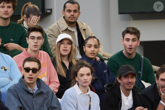 Leur présence a été loin de passer inaperçue
Axel, Héléna, Candice, Julien (candidats Star Academy 2024) - Célébrités dans les tribunes des Internationaux de France de tennis de Roland Garros 2024 à Paris le 27 mai 2024. © Moreau-Jacovides/Bestimage