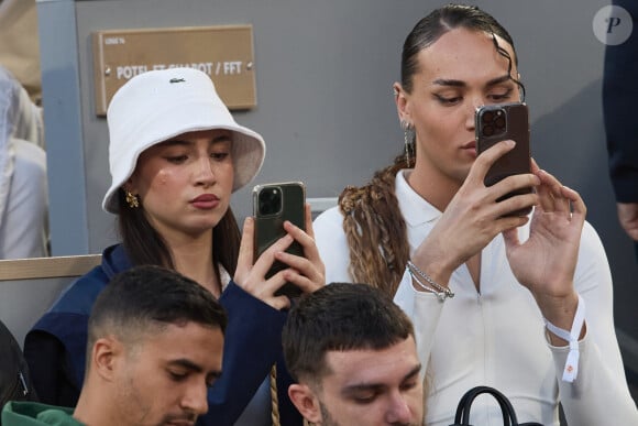 Lénie, Djebril (candidats Star Academy 2024) - Célébrités dans les tribunes des Internationaux de France de tennis de Roland Garros 2024 à Paris le 27 mai 2024. © Moreau-Jacovides/Bestimage 