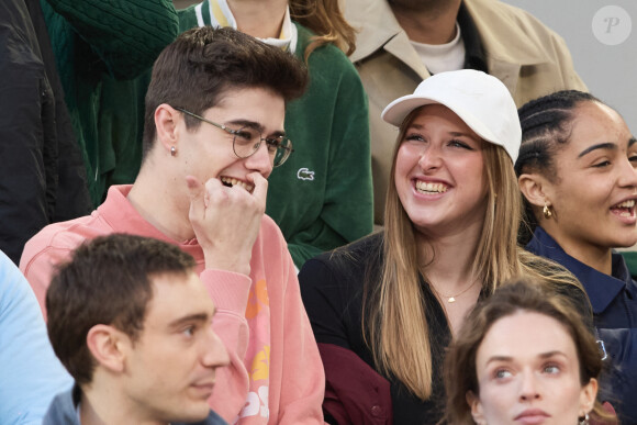 Axel, Héléna, (candidats Star Academy 2024) - Célébrités dans les tribunes des Internationaux de France de tennis de Roland Garros 2024 à Paris le 27 mai 2024. © Moreau-Jacovides/Bestimage 