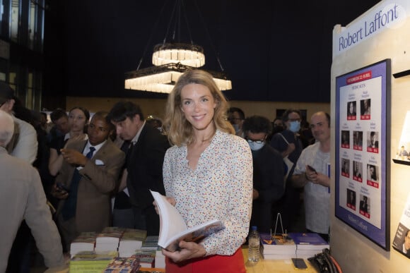 Julie Andrieu au Festival du Livre de Paris au Grand Palais éphémère à Paris, France, le 22 avril 2022. © Jack Tribeca/Bestimage 