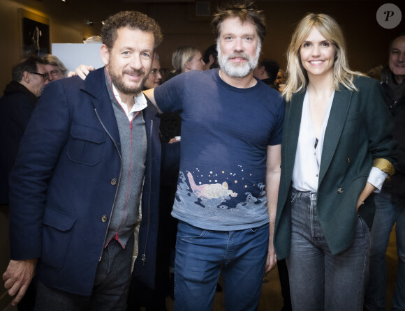 Exclusif - Dany Boon avec sa compagne Laurence Arné et Rufus Wainwright - Backstage du concert du chanteur et pianiste américano-canadien Rufus Wainwrigh au Grand Rex à Paris en pleine tournée européenne pour son nouvel album "Unfollow the Rules" le 30 mars 2022. © Jack Tribeca / Bestimage 