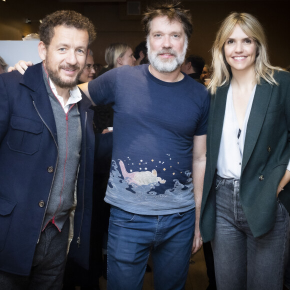 Exclusif - Dany Boon avec sa compagne Laurence Arné et Rufus Wainwright - Backstage du concert du chanteur et pianiste américano-canadien Rufus Wainwrigh au Grand Rex à Paris en pleine tournée européenne pour son nouvel album "Unfollow the Rules" le 30 mars 2022. © Jack Tribeca / Bestimage 