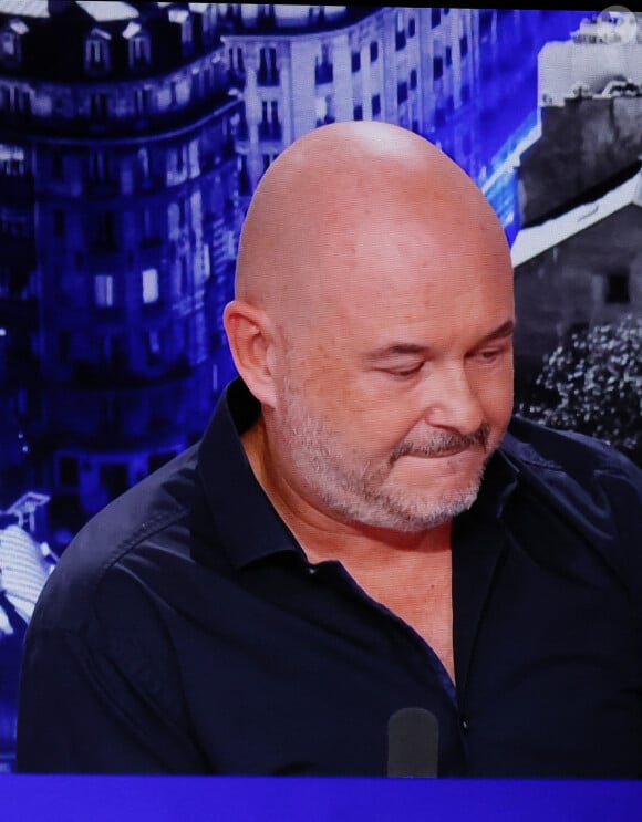 Captures d'écran - Sébastien Cauet est venu s'expliquer et affirmer son innocence sur le plateau de BFM TV à propos des accusations de viols et d'agressions sexuelles par trois femmes dont une mineure au moment des faits. Le 10 décembre 2023.