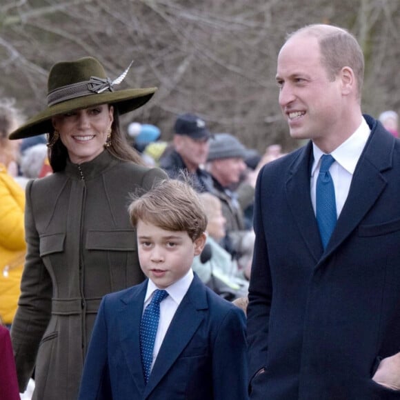 Le prince William, prince de Galles, Catherine (Kate) Middleton, princesse de Galles, le prince George de Galles, et la princesse Charlotte de Galles - La famille royale d'Angleterre assiste au service religieux de Noël à l'église St Mary Magdalene à Sandringham, Norfolk, Royaume Uni, le 25 décembre 2022. 