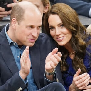 Le prince William, prince de Galles, et Catherine (Kate) Middleton, princesse de Galles, assistent au match de NBA "Boston Celtics - Miami Heat" au TD Garden à Boston.