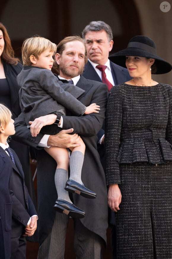 Depuis 10 ans, il est l'époux de Tatiana Santo Domingo. Ensemble, ils ont trois enfants.
Sacha Casiraghi, Andrea Casiraghi et Tatiana Santo Domingo assistent aux célébrations de la fête nationale de Monaco dans la cour du Palais de Monaco le 19 novembre 2022 à Monte-Carlo, Monaco. Photo par David Niviere/ABACAPRESS.COM