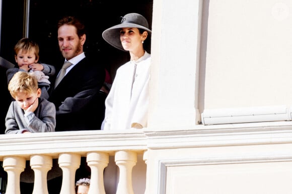 Tatiana Santo Domingo, Andrea Casiraghi et des enfants posant sur le balcon du Palais lors des célébrations de la fête nationale monégasque à Monaco, le 19 novembre 2019. Photo par Robin Utrecht/ABACAPRESS.COM