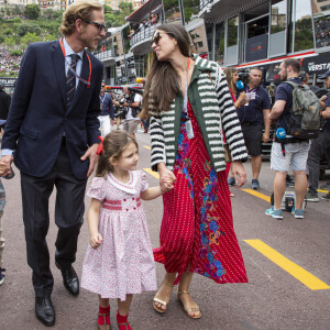 En 2019, Tatiana était la citoyenne la plus riche de Monaco.
Andrea Casiraghi, Tatiana Santo Domingo, Alexandre Andrea Stefano Casiraghi, India Casiraghi se promènent dans la voie des stands lors du 77e Grand Prix de Monaco, à Monaco, le 26 mai 2019. Photo par Marco Piovanotto/ABACAPRESS.COM