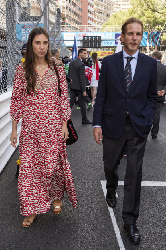 Andrea Casiraghi, Tatiana Santo Domingo marchent le long de la voie de la grille pendant le Monaco E-Prix Formula E Championship, le 11 mai 2019 à Monaco. Photo par Marco Piovanotto/ABACAPRESS.COM