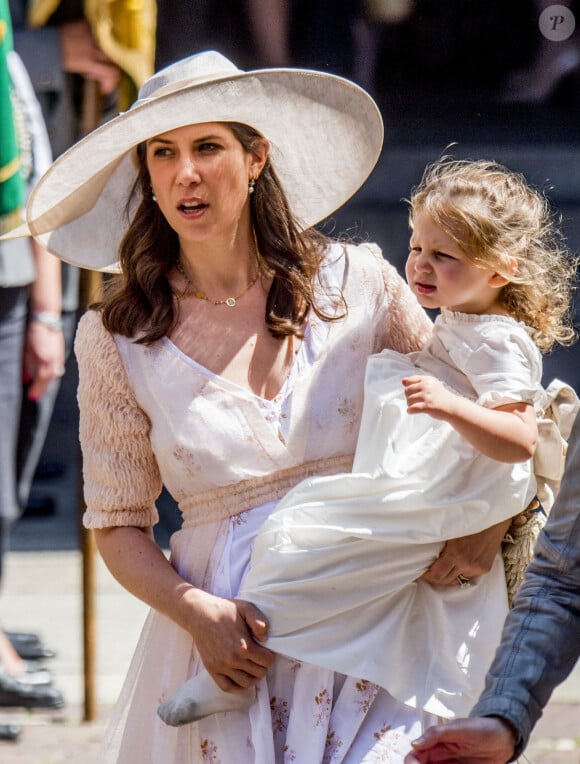 L'épouse d'Andrea Casiraghi, Tatiana Santo Domingo, avec sa fille India Casiraghi, lors de la cérémonie de mariage de l'héritier du trône de la Maison allemande de Hanovre, le prince Ernst August Jr de Hanovre, duc de Braunscshweig et de Lueneburg, et de la styliste russe Ekaterina Masysheva à l'église Marktkirche de Hanovre, en Allemagne, le 08 juillet 2017.