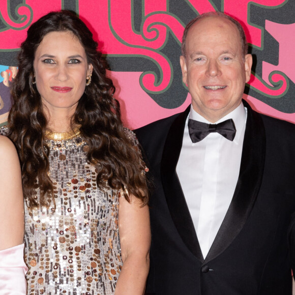 Elle est même alors deux fois plus riche que le Prince Albert, l'oncle de son mari.
Tatiana Santo Domingo, le prince Albert II de Monaco au Bal de la Rose 2023 sur le thème "Bollywood" à la salle des étoiles à Monaco le 25 mars 2023. © Olivier Huitel / Pool / Bestimage 