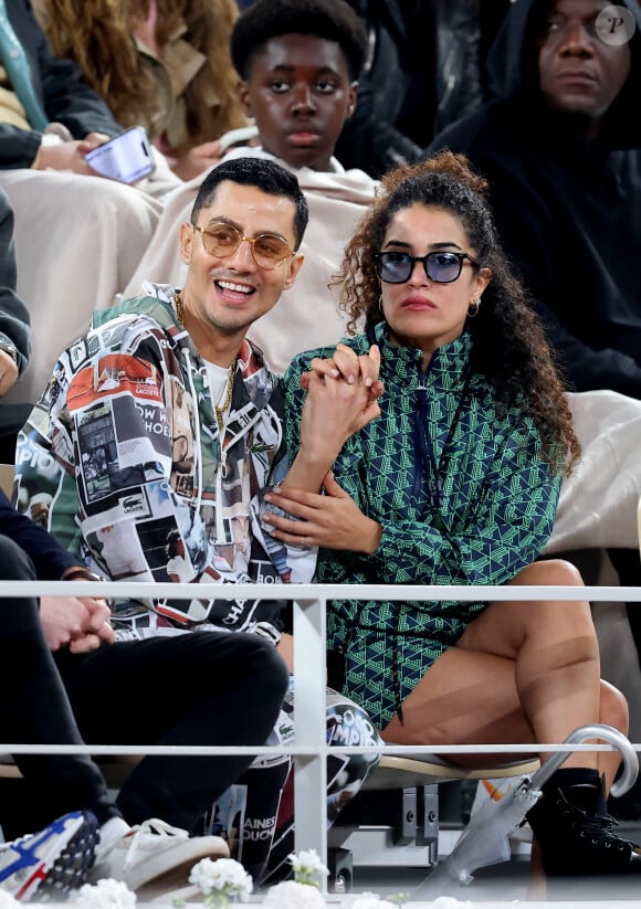 Djanis Bouzyani et Sabrina Ouazani dans les tribunes des Internationaux de France de tennis de Roland Garros 2024 à Paris, France, le 1er juin 2024. © Jacovides-Moreau/Bestimage 