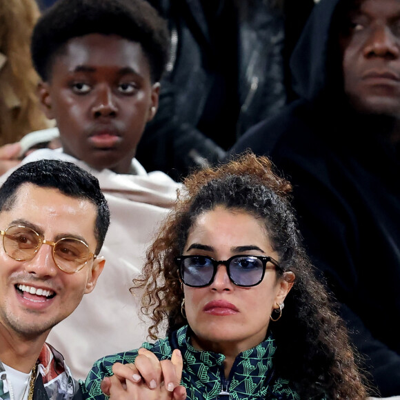 Djanis Bouzyani et Sabrina Ouazani dans les tribunes des Internationaux de France de tennis de Roland Garros 2024 à Paris, France, le 1er juin 2024. © Jacovides-Moreau/Bestimage 