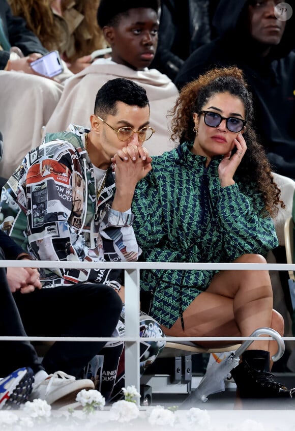 Djanis Bouzyani et Sabrina Ouazani dans les tribunes des Internationaux de France de tennis de Roland Garros 2024 à Paris, France, le 1er juin 2024. © Jacovides-Moreau/Bestimage