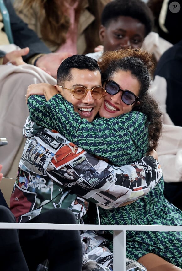 Djanis Bouzyani et Sabrina Ouazani dans les tribunes des Internationaux de France de tennis de Roland Garros 2024 à Paris, France, le 1er juin 2024. © Jacovides-Moreau/Bestimage 