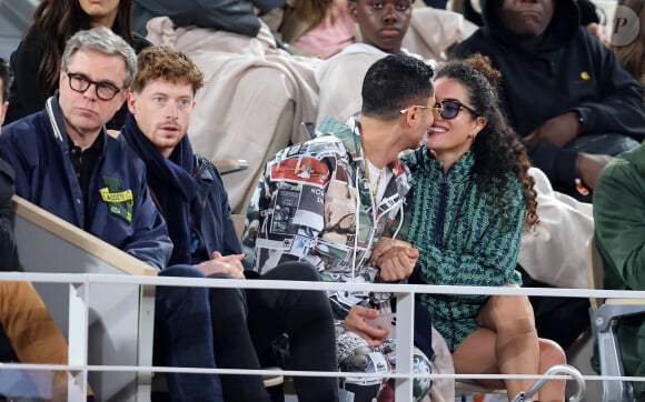 Djanis Bouzyani et Sabrina Ouazani dans les tribunes des Internationaux de France de tennis de Roland Garros 2024 à Paris, France, le 1er juin 2024. © Jacovides-Moreau/Bestimage 