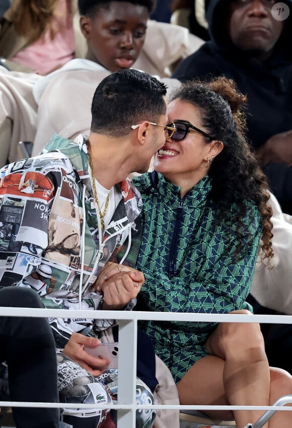 Djanis Bouzyani et Sabrina Ouazani dans les tribunes des Internationaux de France de tennis de Roland Garros 2024 à Paris, France, le 1er juin 2024. © Jacovides-Moreau/Bestimage 