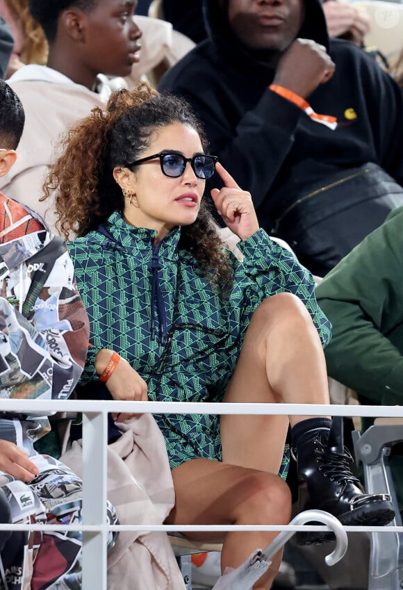 Sabrina Ouazani dans les tribunes des Internationaux de France de tennis de Roland Garros 2024 à Paris, France, le 1er juin 2024. © Jacovides-Moreau/Bestimage 